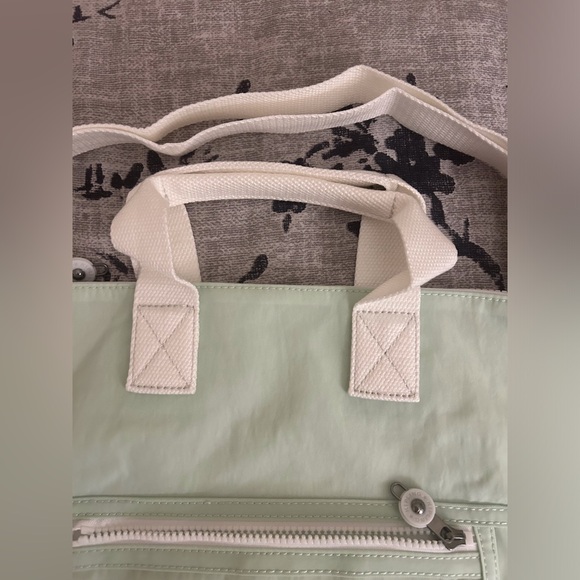 Kipling Eleva - Picture 4 of 7